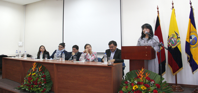 (de izq.) María Fernanda León, Tamara Bustos, Paco Noriega, Diana Calero, Hernán Hermosa y Tatiana Mosquera durante la presentación del libro.