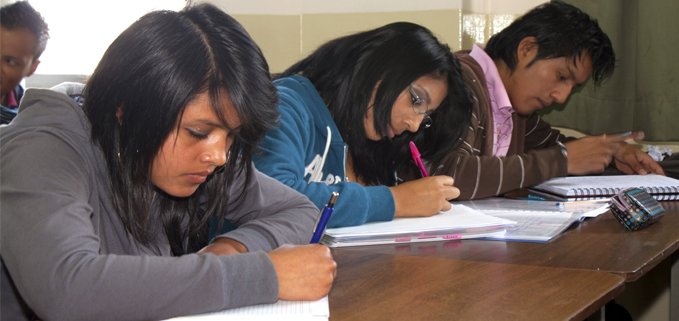 Aspirantes de la Sede Quito rindiendo el Examen de Admisión.