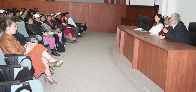 Participación del Dr. Juan Cordero Iñiguez,  acompañado de José Acero y Diana  Ávila.