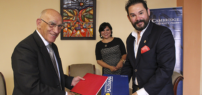 Father Javier Herrán Gómez, UPS President, Susana Castro, Language institute director and Luis Eduardo Chávez Cambridge representative