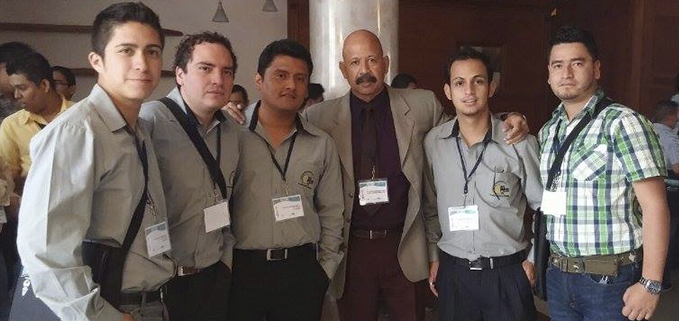 Diego Marín, Johnny Molina, Jonathan Macas, Pablo Ramón y Xavier Loayza junto al Dr. Orestes Hernández Areu de la CIPEL-CUJAE, Cuba.