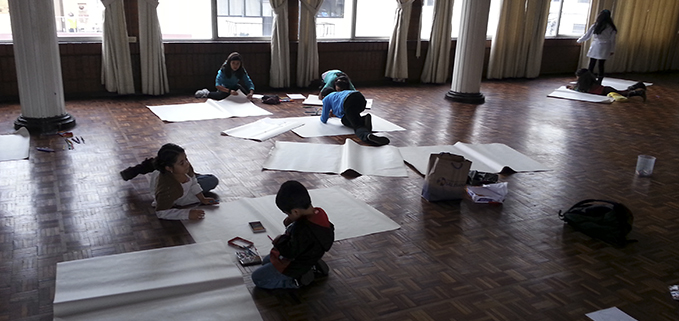 Niños beneficiarios del proyecto realizando actividades.