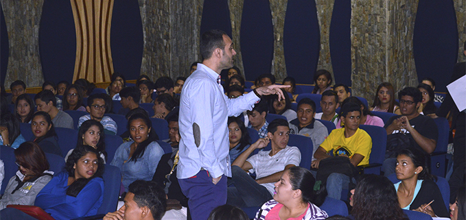 Durante el acto se realizaron talleres los cuales fueron dirigidos por el expositor.