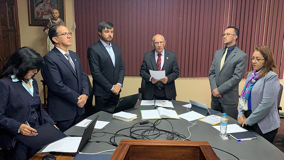 (From left to right) Ana Reino, Fernando Moscoso, Juan Pablo Salgado, Javier Herrán, Fernando Pesántez, Ángela Flores