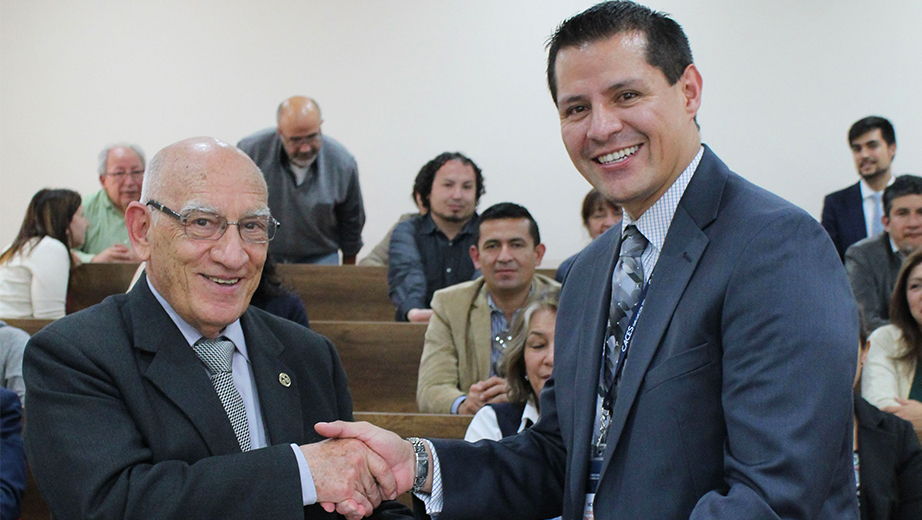 P. Javier Herrán, Rector de la UPS y Michel Vargas coordinador del comité evaluador del CACES