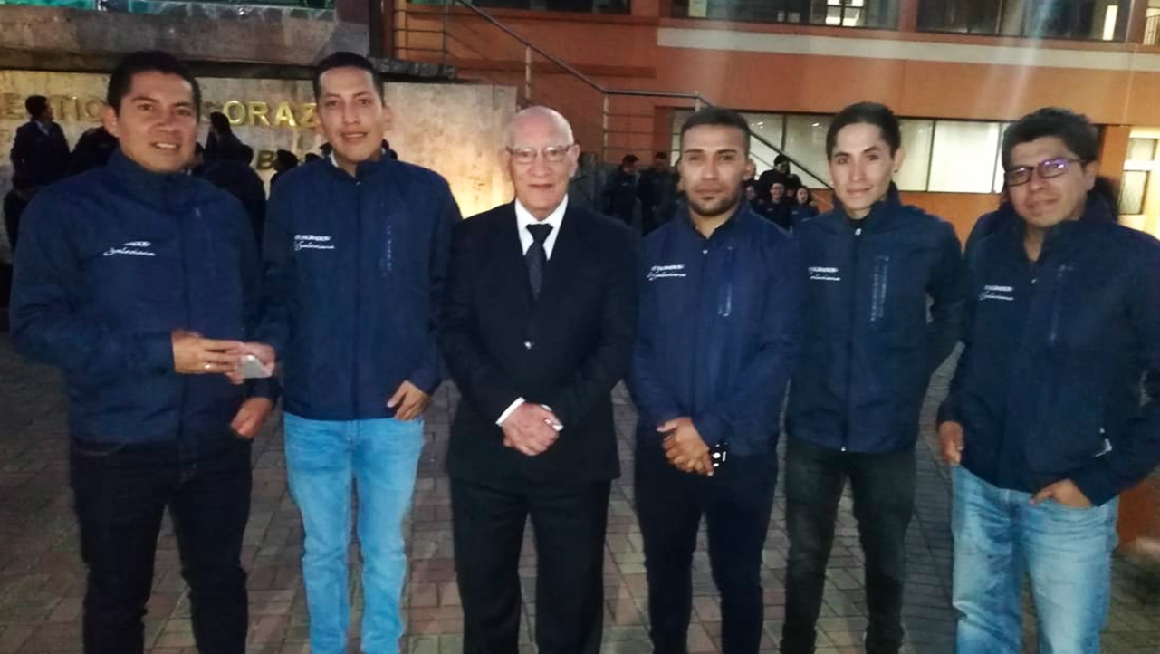 P. Javier Herrán (c) junto a nuevos maestrandos de la segunda cohorte
