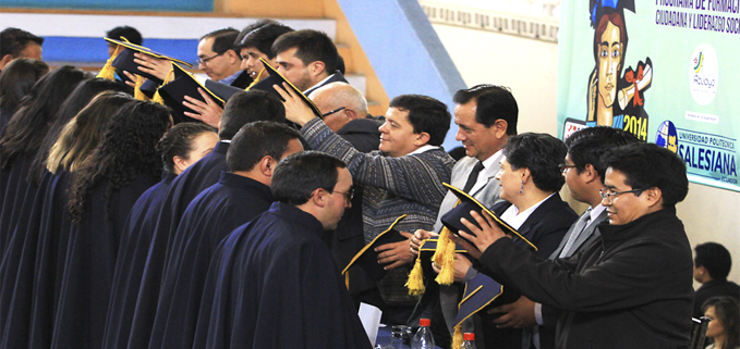 Estudiantes de la COAC Jardín Azuayo en el momento de la incorporación.