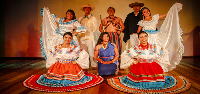 Grupo de Danza Ecuatoriana de la UPS antes de iniciar sus presentaciones en Quintero, Chile.