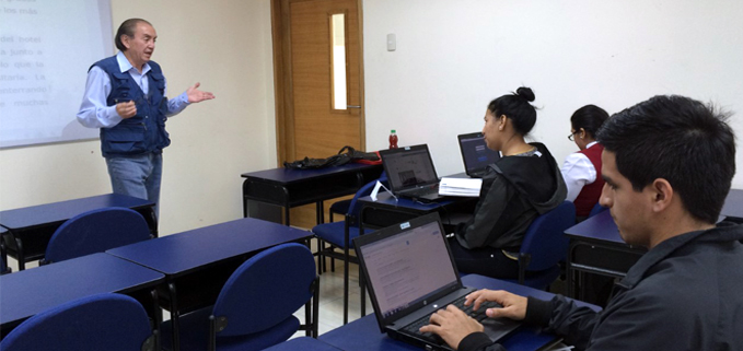 Carlos Iván Yánez durante la capacitación a los integrantes del ASU UTOPIA de la Sede Guayaquil.