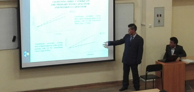 Exposición de los estudiantes Adrián Sebastián Moscoso e Iván Alexander Cueva.