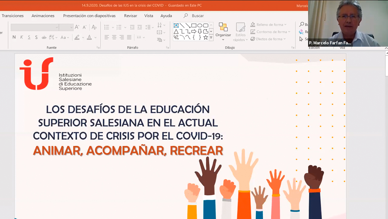 P. Marcelo Farfán explica a los docente sobre los desafíos de la educación superior salesiana