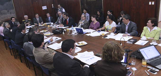 En la sala de sesiones del Vicerrectorado de la Sede Quito se reunieron rectores y representantes de la REDU.
