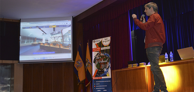 Andrea De Santis durante la presentación del Tour Virtual UPS 360° - Sede Guayaquil