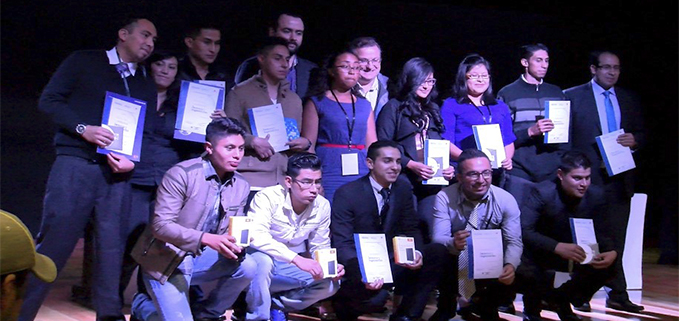 Premiación a los tres mejores proyectos en el Aula Magna.