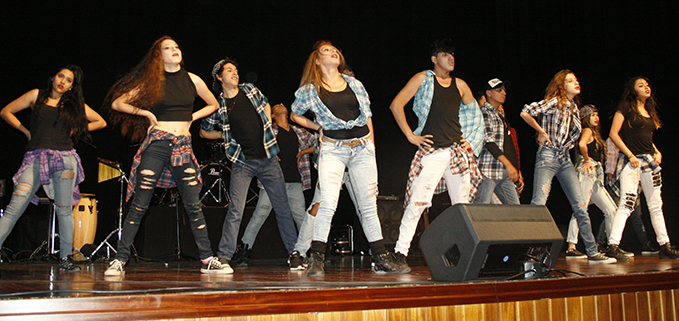 Grupo de Baile Moderno dela Sede Cuenca.