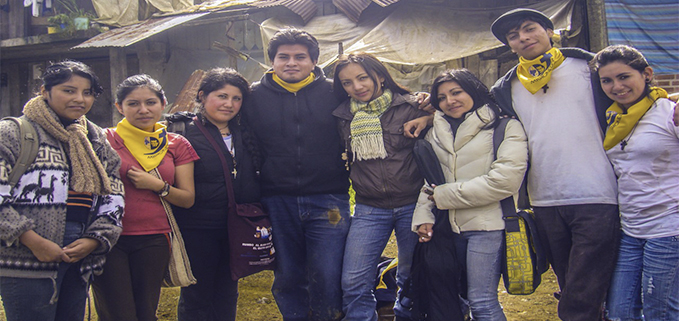 Estudiantes dela Sede Quito apoyando con su voluntariado en comunidades vulnerables