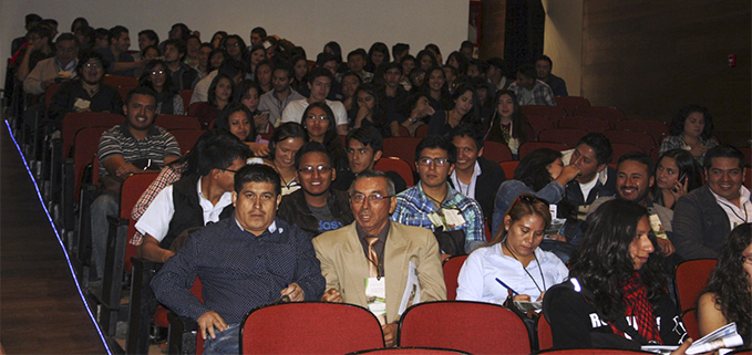 Estudiantes de la UPS en el Teatro Universitario de la Universidad Central