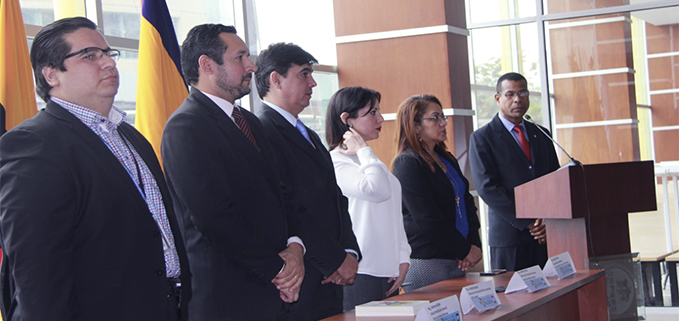 (De izq.): Ing. Fabián Villacrés; Ing. Johnny Alcívar, jefe de Planificación de la Zona 8 del SRI; Ec. Andrés Bayolo, Vicerrector UPS sede Guayaquil; Ing. Jackeline Achi, jefa de Asistencia