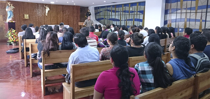 Estudiantes y docentes participan de las celebraciones a Don Bosco