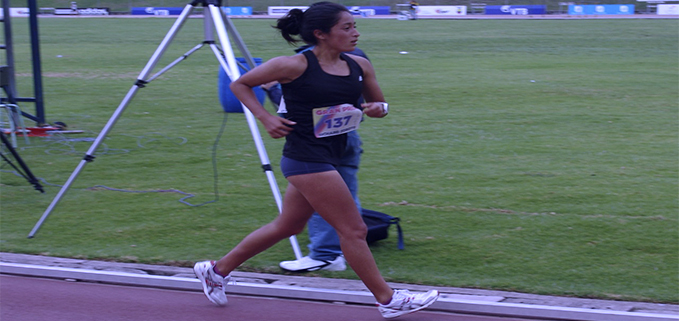 Magaly Bonilla compitiendo en el torneo realizado en Cuenca, en la pista Jefferson Pérez Quezada.
