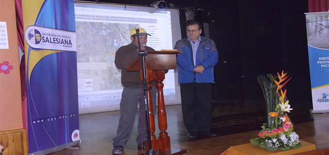 Vicerrector José Juncosa entrega documentos a representantes de comunidades del río Pisque