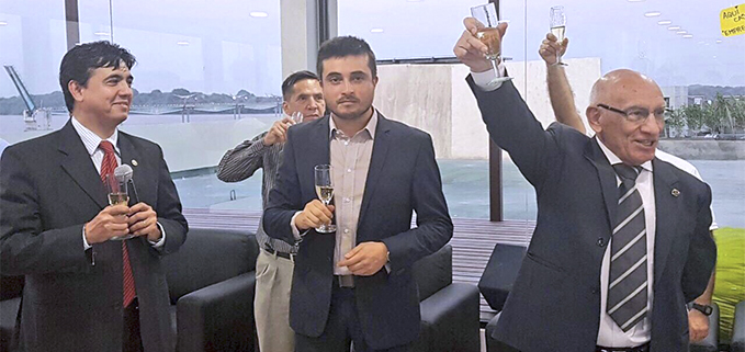 Brindis para la inauguración del Coworking de la Sede Guayaquil con: (de izq.) Eco. Andrés Bayolo, vicerrector de la Sede Guayaquil, Juan Pablo Salgado, vicerrector de investigación, el Padre Javier Herrán, Rector de la UPS