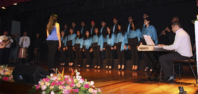 Coro UPS sede Quito dirigido por la maestra Karol Caicedo