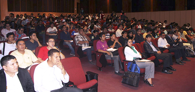 Estudiantes y profesores que participaron del simposio