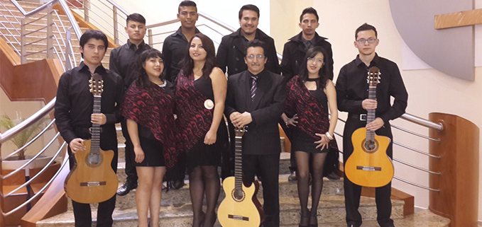 Presentación del Coro Concertante de la Sede Cuenca en el lanzamiento de la nueva línea editorial Don Bosco (Mall del Rio).