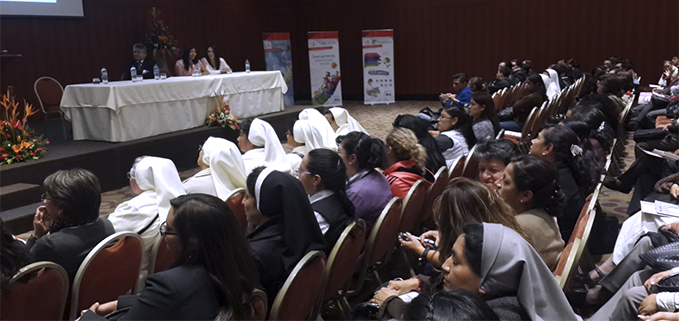 Presentación del Coro Concertante de la Sede Cuenca en el lanzamiento de la nueva línea editorial Don Bosco (Mall del Rio).