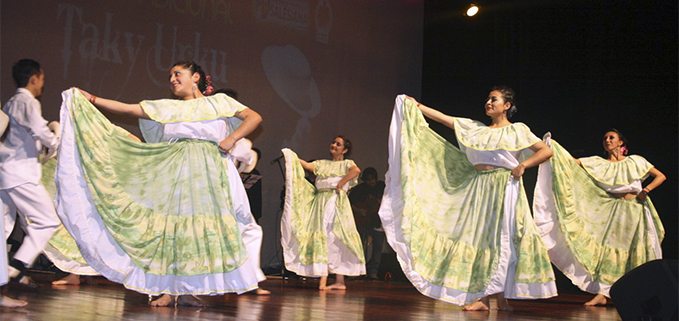 Presentación de la Agrupación de Danza Tradicional de la Sede Cuenca en la II Gala de Música y Danza Tradicional 