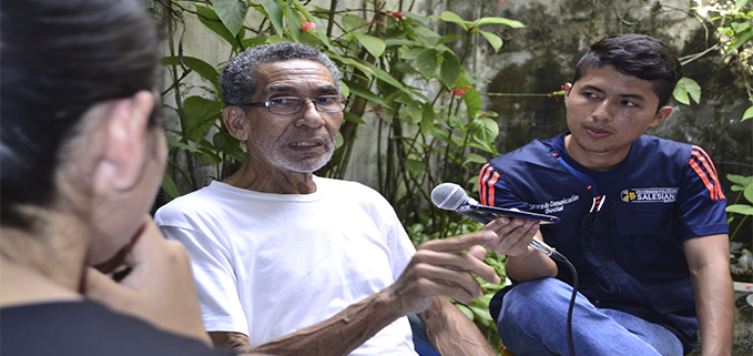 Juan García, antropólogo e historiador, fue entrevistado por los estduiantes para generar contenidos interculturales