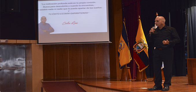 Carlos Rossi, coach emocional, en su conferencia que abrió el congreso