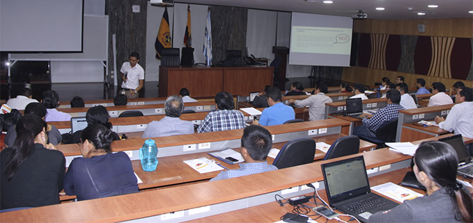 Docentes de las diversas carreras asistieron a la charla