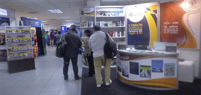 Stand de la Editorial Universitaria Abya Yala - UPS en la Feria del Libro 2016 en la ciudad de Guayaquil