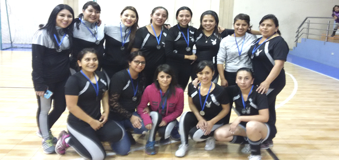 Equipo de Top Secret: Vice campeón femenino de fútbol Sala de las Jornadas Deportivas ADETUPS 2016.