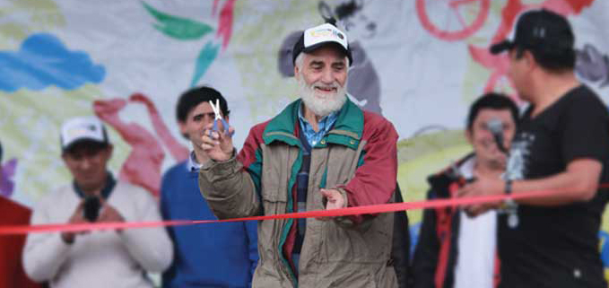 Father Antonio Polo in the inauguration of the Cheese Festival. Source: www.elsalinerito.com