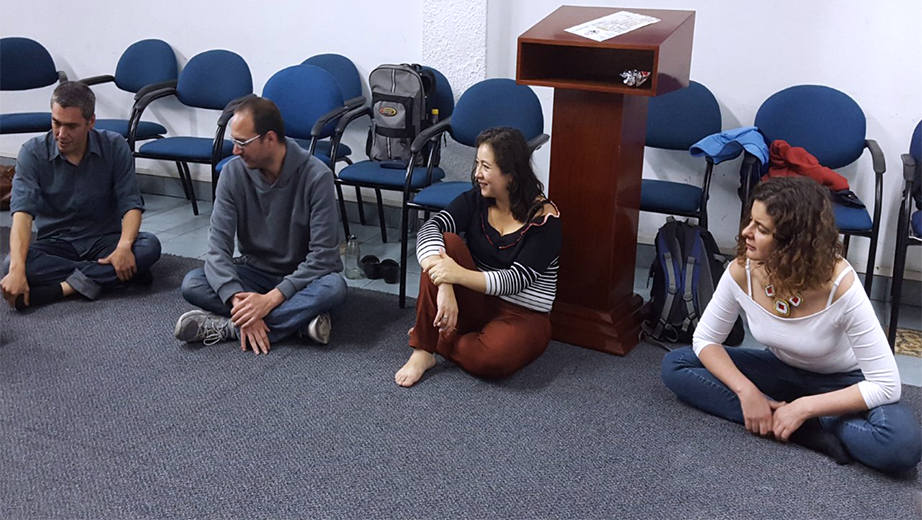 (de izq.) Guillermo Ale, Nicolás Mascioto, Clara Bucheli, talleristas y Paz Guarderas, directora de la carrera de Psicología