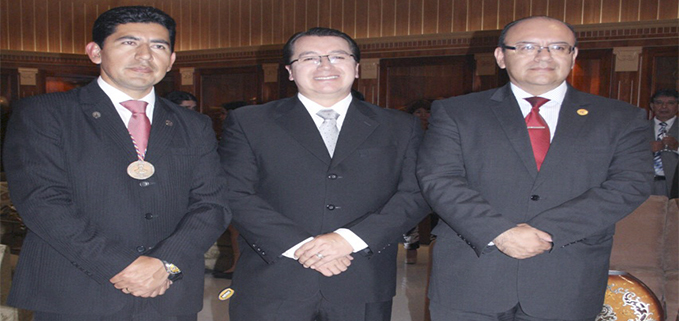 Blas Garzón Vera, padre Juan Cárdenas Director Comunidad Salesiana de Yanuncay, Julio Cesar Fernández, catedrático de Perú