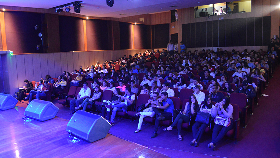 Estudiantes de la UPS que fueron parte del evento