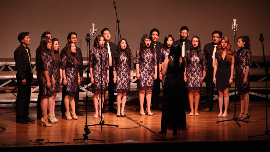 Coro de la Sede Quito en el VII Festival Coral por una cultura de paz, organizado por el Colegio Alemán de Quito