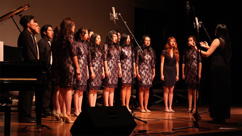 Coro de la Sede Quito en el VII Festival Coral por una cultura de paz, organizado por el Colegio Alemán de Quito