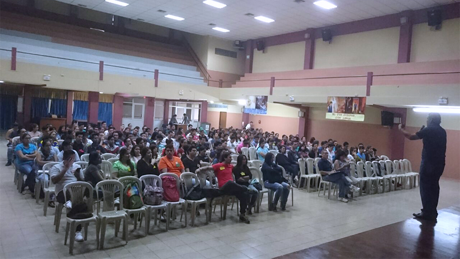 Estudiantes de diversas carreras que fueron parte del evento