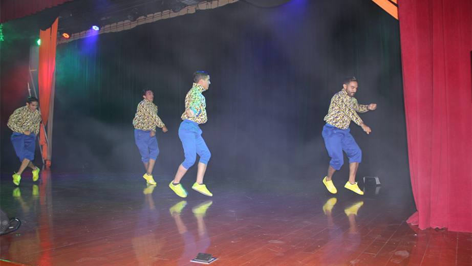 Coreografía de Hip-Hop presentada por los estudiantes
