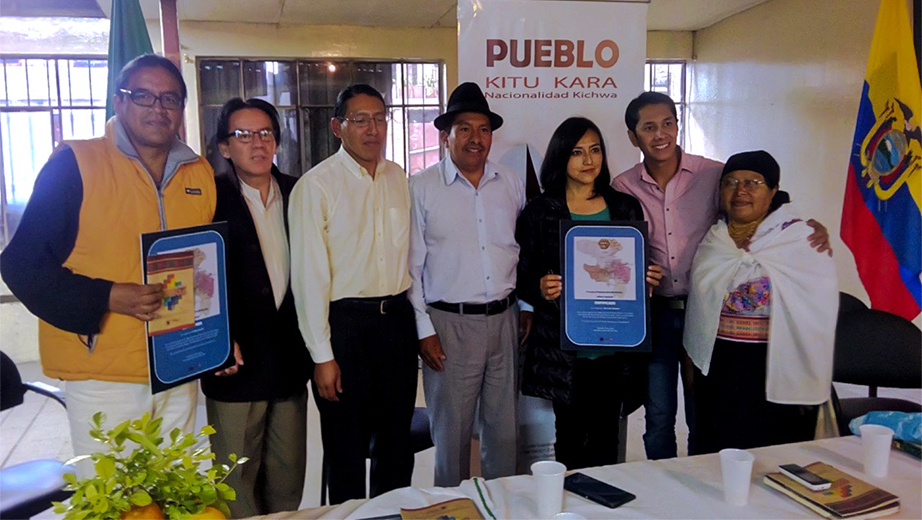 (de izq.) Freddy Simbaña, (UPS); Pablo de la Vega (PIDHDD); Efraín Sarango (PIN); Jorge Herrera (CONAIE); Lina Cahuasqui; César Mantilla (DMQ) y Blanca Chancoso (CONAIE)