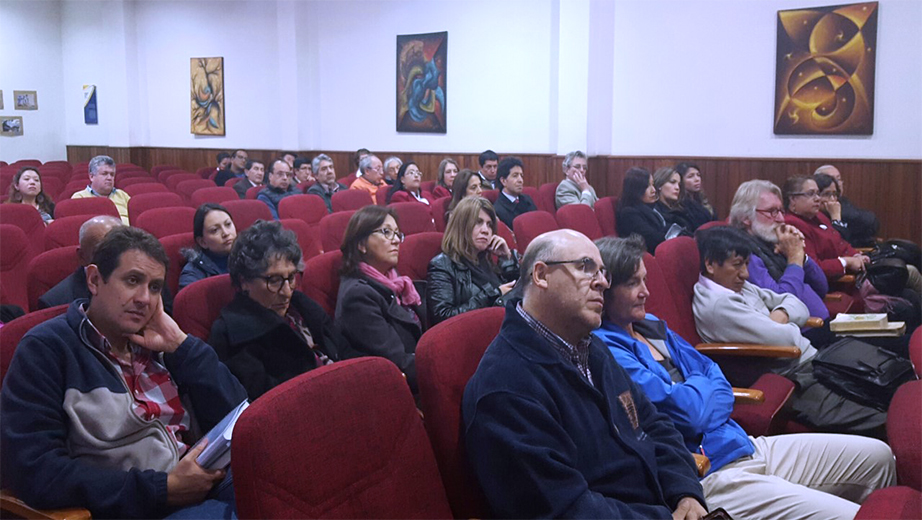 Asistentes a la presentación del nuevo portal de la Editorial Abya Yala - UPS en el campus El Girón