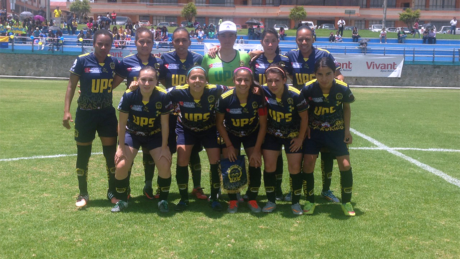 Equipo de Las Carneras en su debut en su cancha