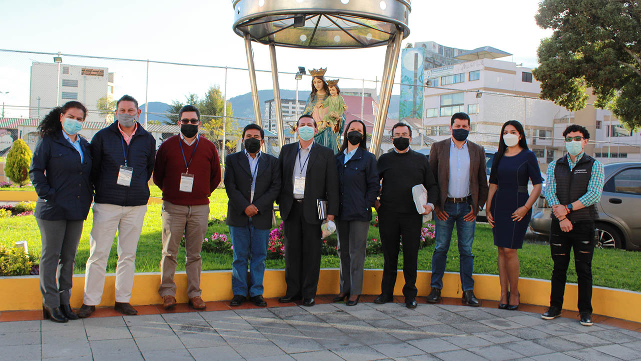 Docentes de la sede Quito que fueron parte del equipo organizador del Simposio Internacional de Teología