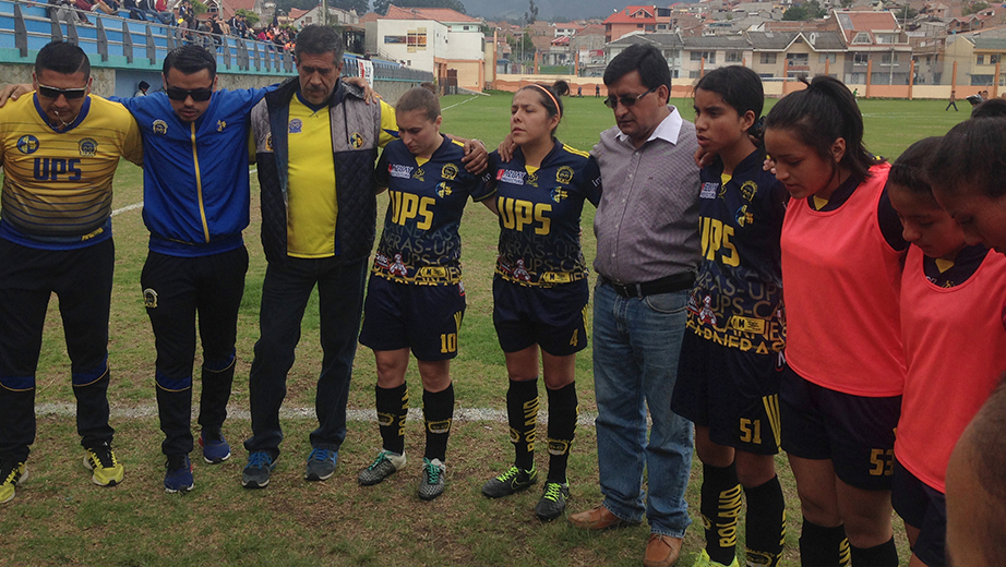 Equipo de las Carneras momentos antes de saltar al campo de juego.