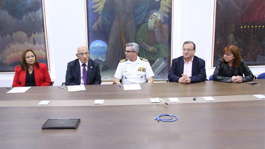 (de izq.) Verónica Massón, Padre Javier Herrán, Cmte. Brúmel Vázquez Bermúdez, José Juncosa y Enza Bosetti